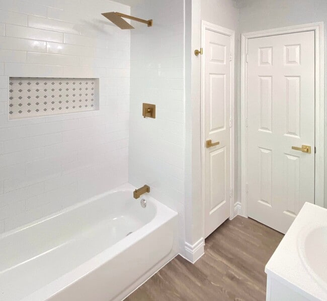 Building Photo - 810 Avenue D