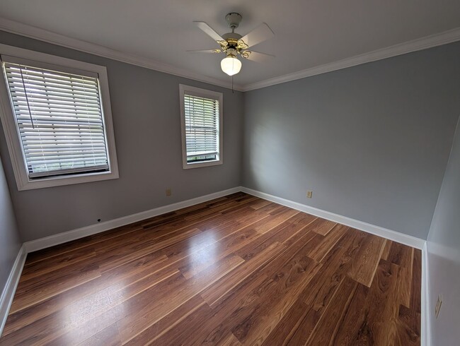 Building Photo - 741 Cherry Dr