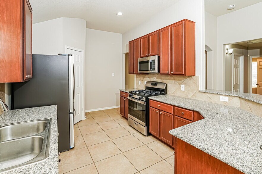 Building Photo - 2527 Elm Crossing Trail