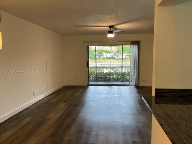 Building Photo - 407 Gardens Dr