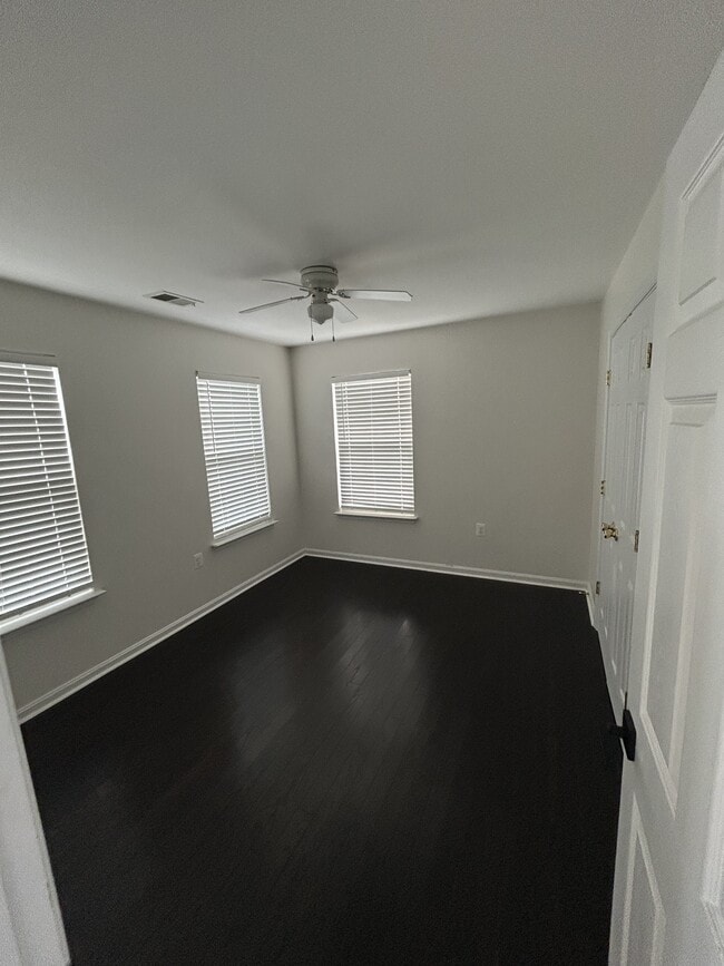Building Photo - 73 Colonial Dr