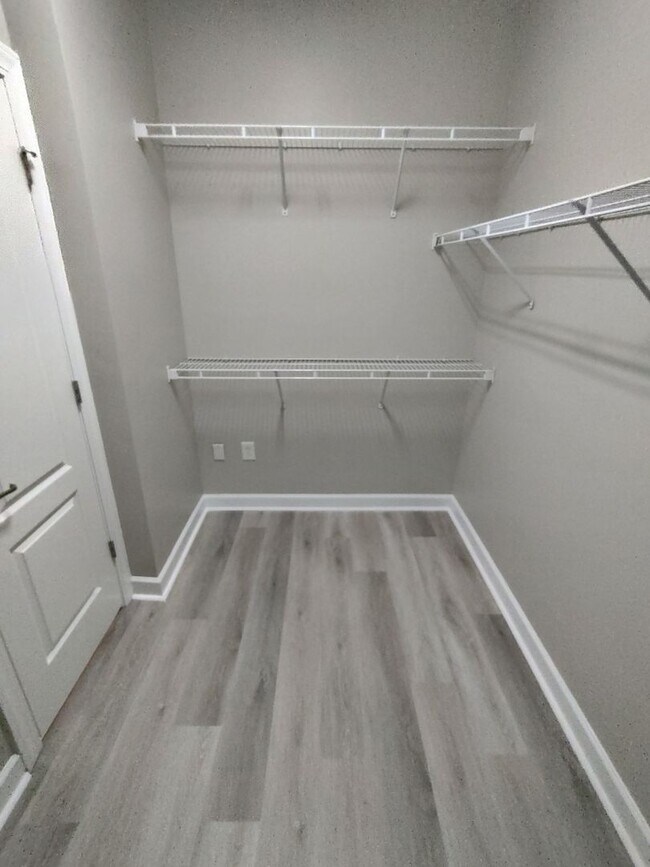Building Photo - BRAND NEW FLOORING & FRESH PAINT - 3 Bedroom/2.5 Bath Townhome with garage in Wild Wing!