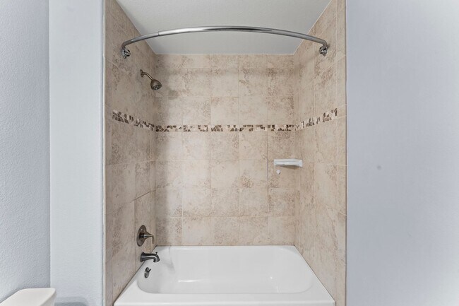 Building Photo - Beautiful 4 Bedroom Broadmoor Glen home - (D12 Schools)