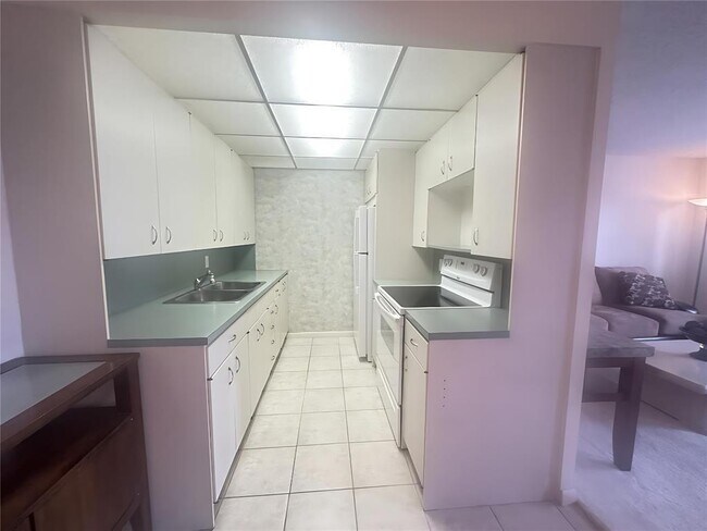 Building Photo - 4037 Harwood D
