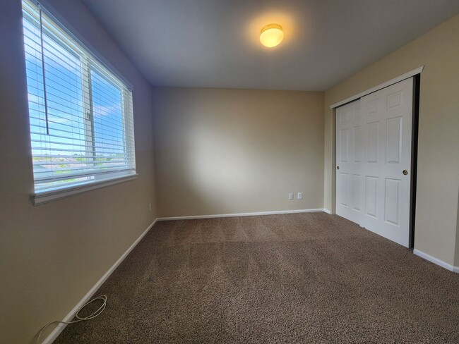 Building Photo - Great Saddle Rock Heights Home! 5 Bedroom ...