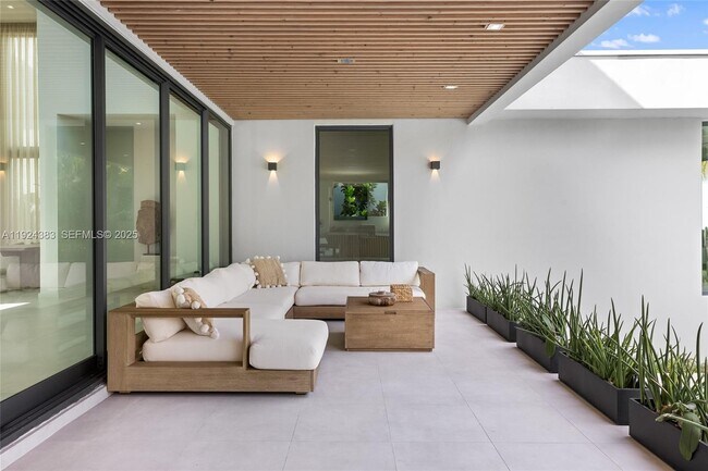 Building Photo - 773 NE 77th Terrace