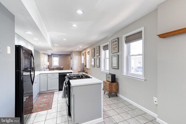 Building Photo - 447 Gittings St