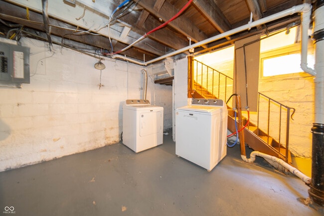 Building Photo - 5446 N College Ave