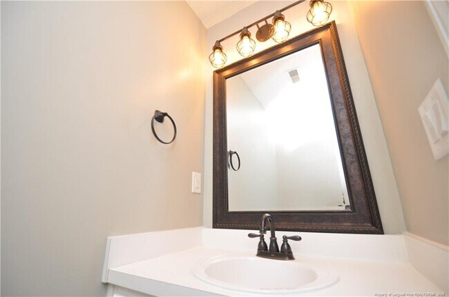 Building Photo - 202 Thorncrest Dr