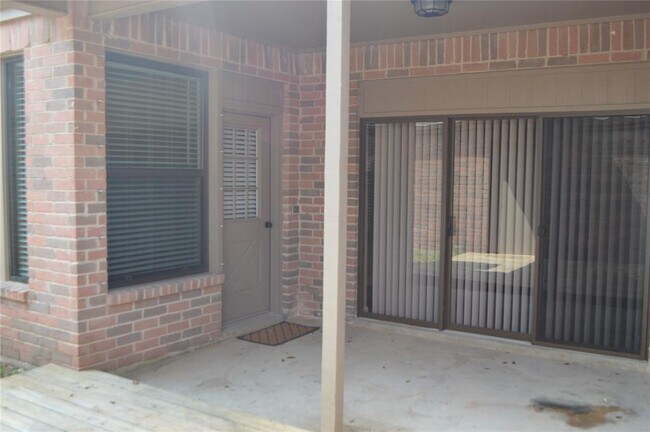Building Photo - 111 Manor Pl