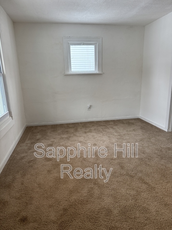 Building Photo - 10414 Nelson Ave