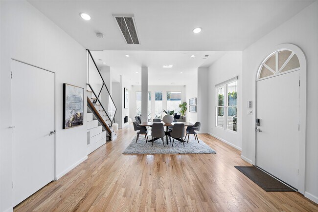 Building Photo - 2437 North Blvd