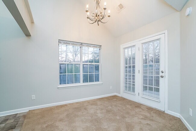 Building Photo - 4033 Pepperwood Dr