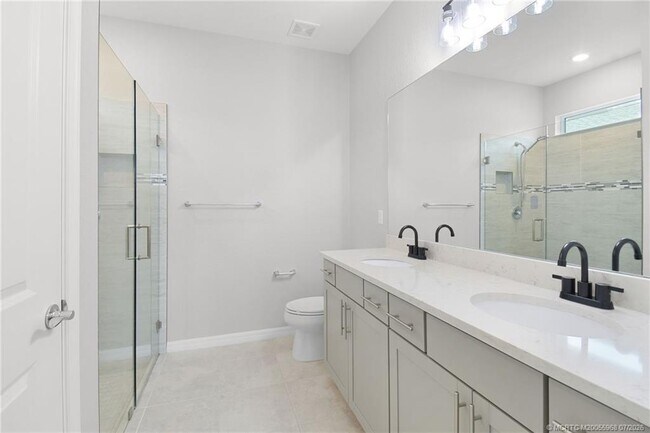 Building Photo - 10214 SW Captiva Dr