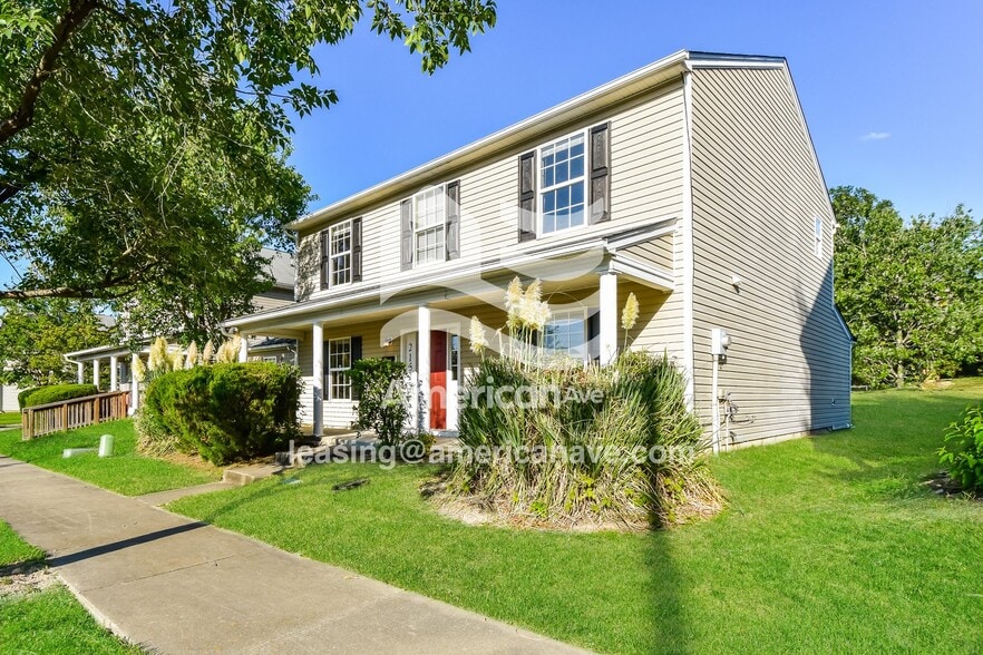 Building Photo - 2152 Oak St