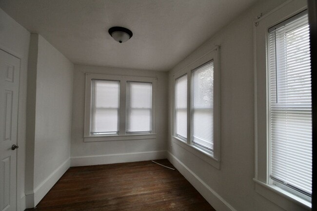 Building Photo - 805 S High St