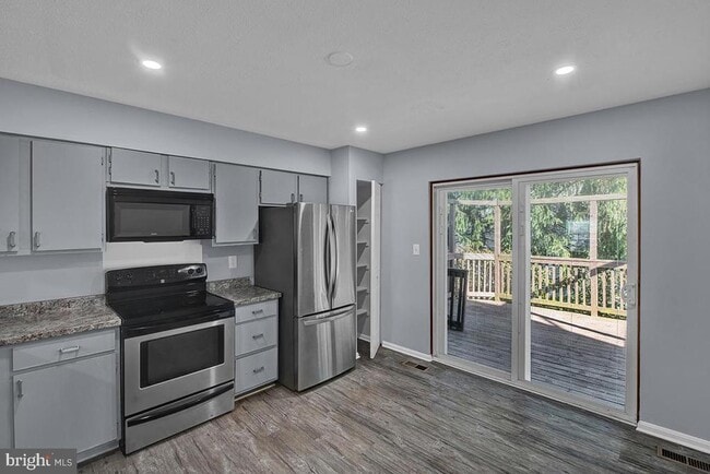 Building Photo - 801 High Plain Dr