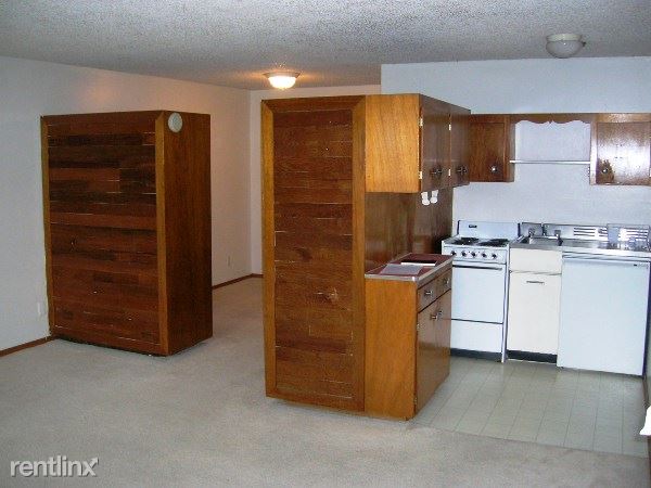 Primary Photo - 5620 University Way NE