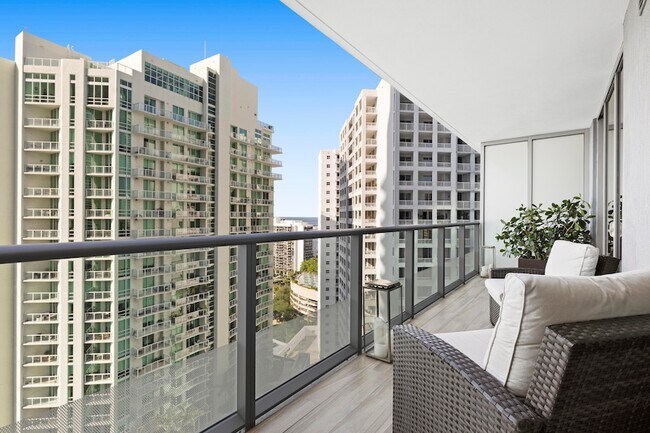 Building Photo - 1300 Brickell Bay Dr
