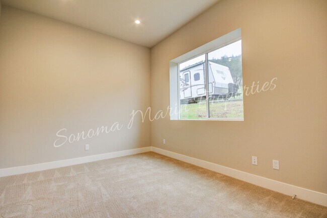 Building Photo - Gorgeous 4 Bed/3Bath House Available in De...