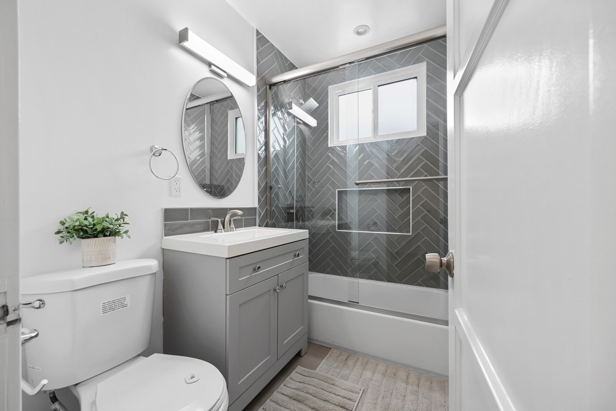 Building Photo - 18015 Collins St