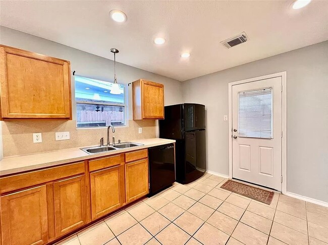 Building Photo - 4722 Cypress Dawn Ln