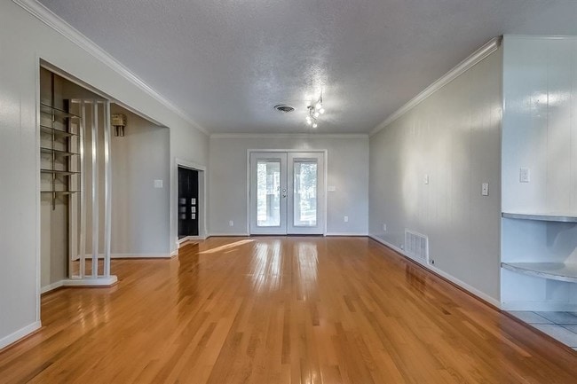 Building Photo - 15206 TX-36