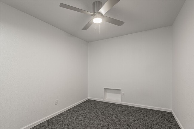 Building Photo - 1805 Ave Q