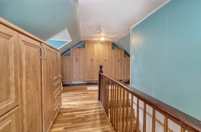 Building Photo - 3 Oak Tree Rd