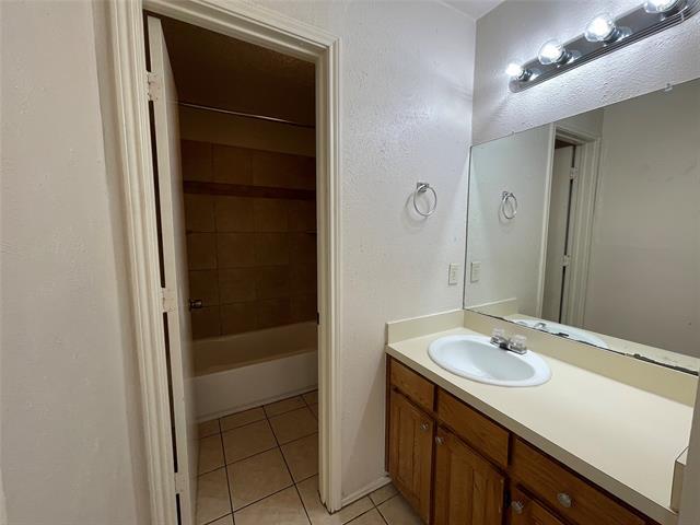 Building Photo - 5524 Lewis Ct