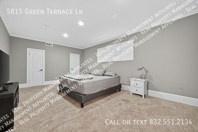 Building Photo - 5815 Green Terrace Ln