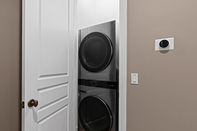 Building Photo - 1970 S Dixie Hwy