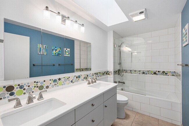Building Photo - Spacious home in Lakemont Neighborhood!