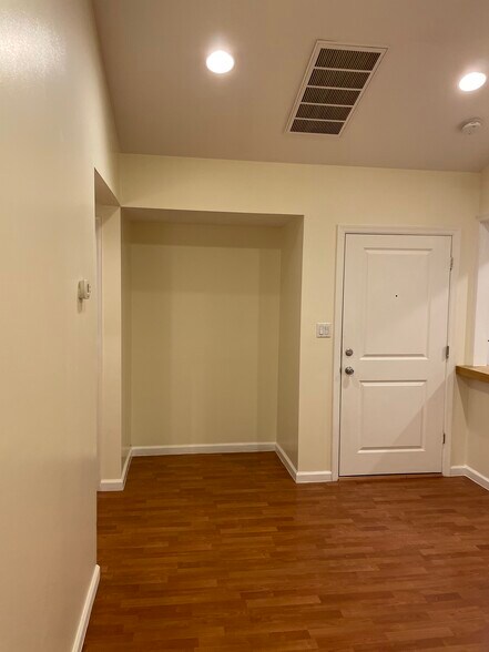 Building Photo - 227 Elm St