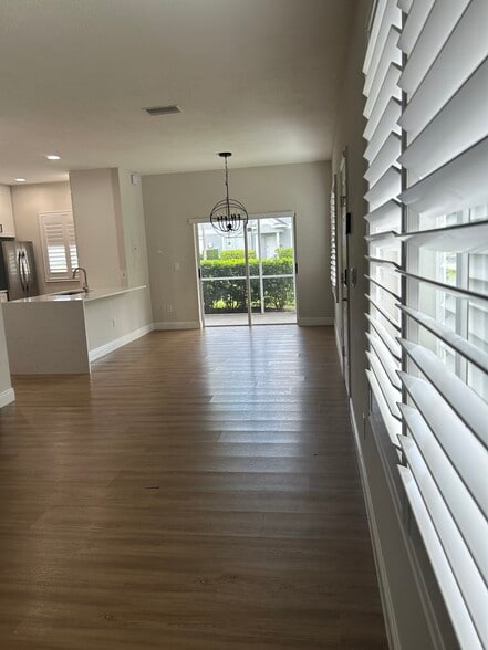 Building Photo - 18138 Paradise Point Dr
