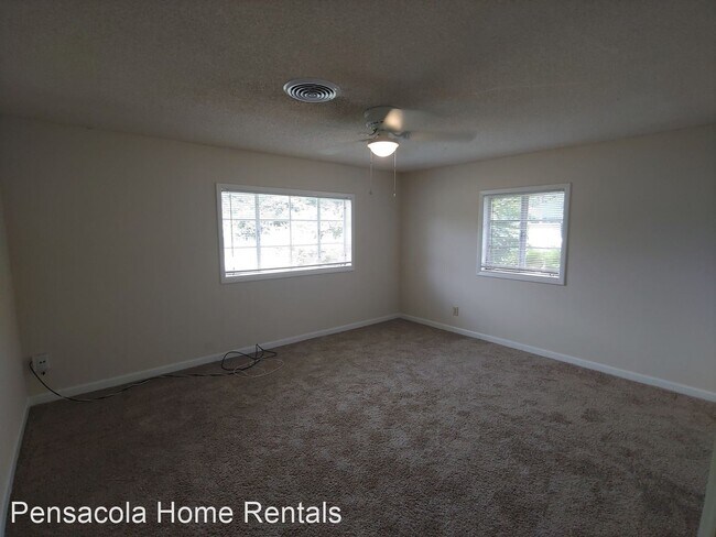 Building Photo - 3 br, 1 bath House - N. 62nd. Ave 726