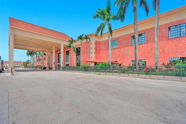 Building Photo - 564 Fanshaw N