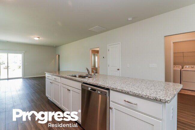 Building Photo - 5 Fifth St