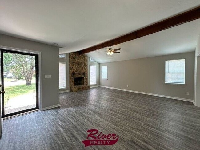 Building Photo - 2604 Carrington Dr