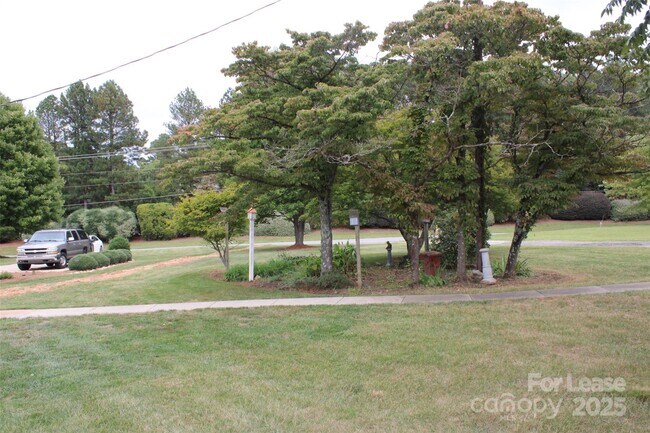 Building Photo - 4241 Burton Ln