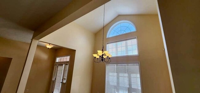 Building Photo - Great Home and Location-Available Now!