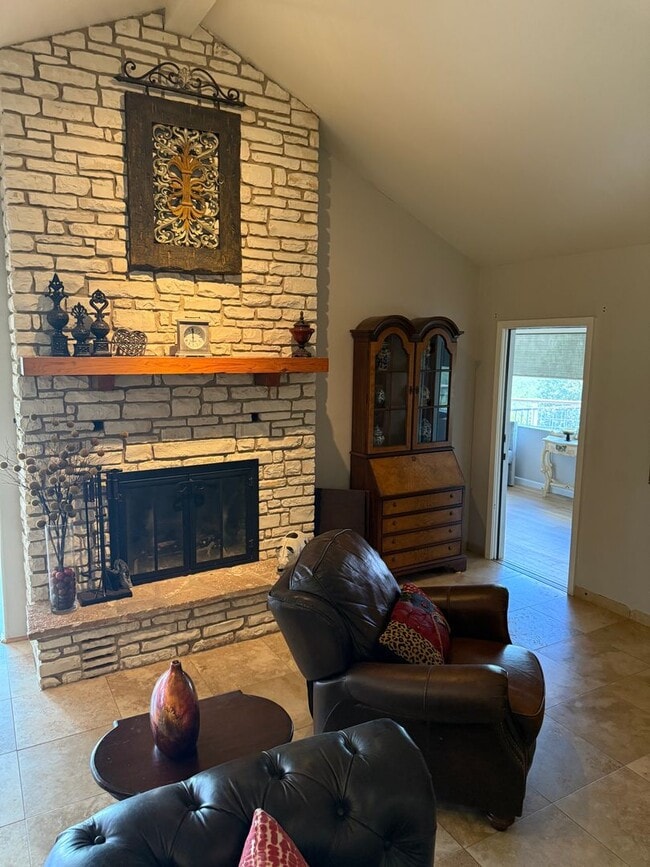 Building Photo - NEW ON MARKET