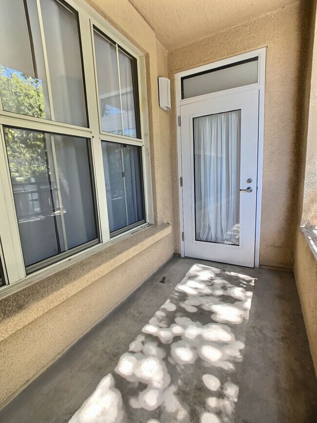 Building Photo - 1 Bedroom Condo for Rent at The Plaza