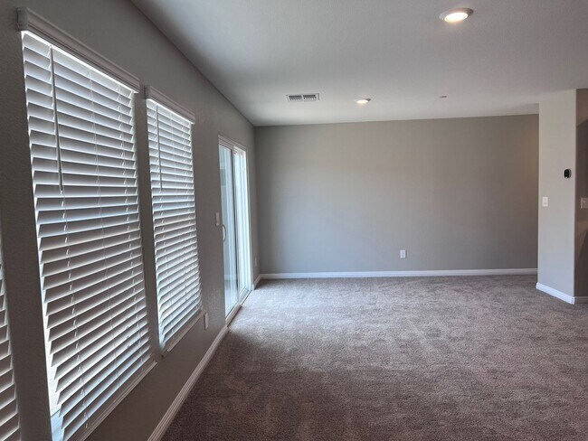 Building Photo - CASA BELLA COMMUNITY 3 BEDROOM 2.5 BATH LO...