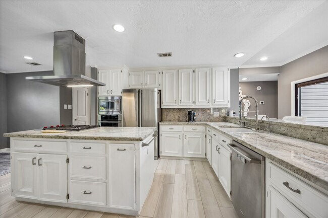Building Photo - 11646 Manor Park Dr