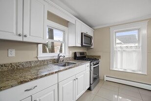 Building Photo - 119 Andover St