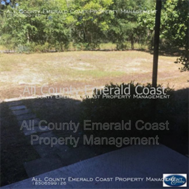 Building Photo - 105 Country Club Dr