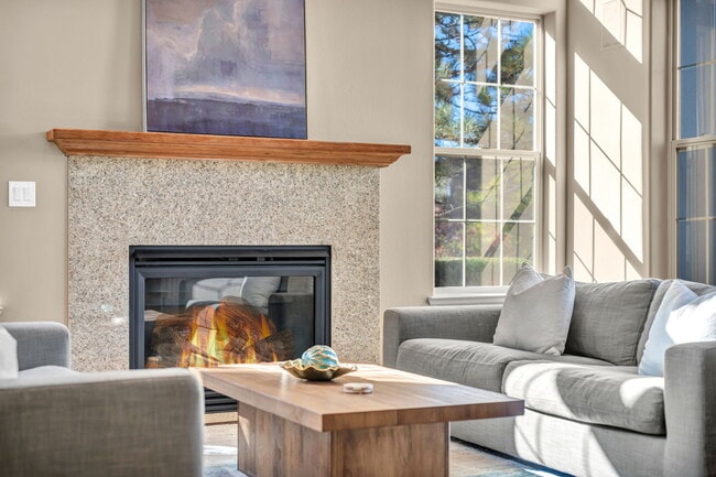 Building Photo - 1520 Taos Ln