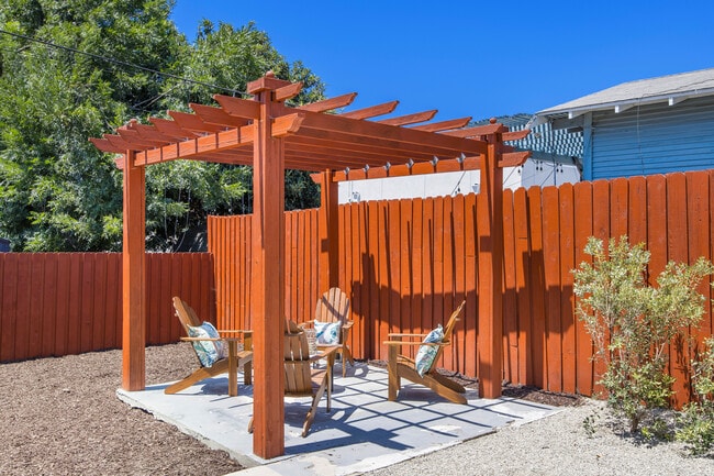 Building Photo - 407 Benton Wy