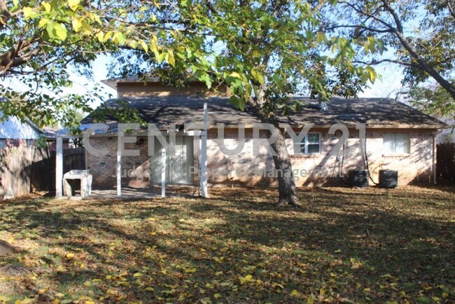 Building Photo - Charming 2-Story 3/2/2 in Duncanville For ...